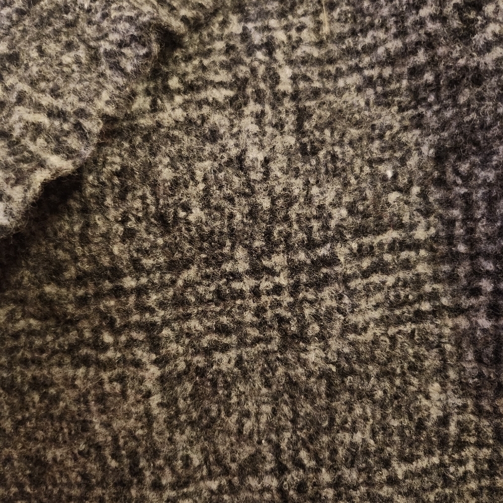 Made In Italy Black and White Knit Scarf, EUC - Picture 6 of 11